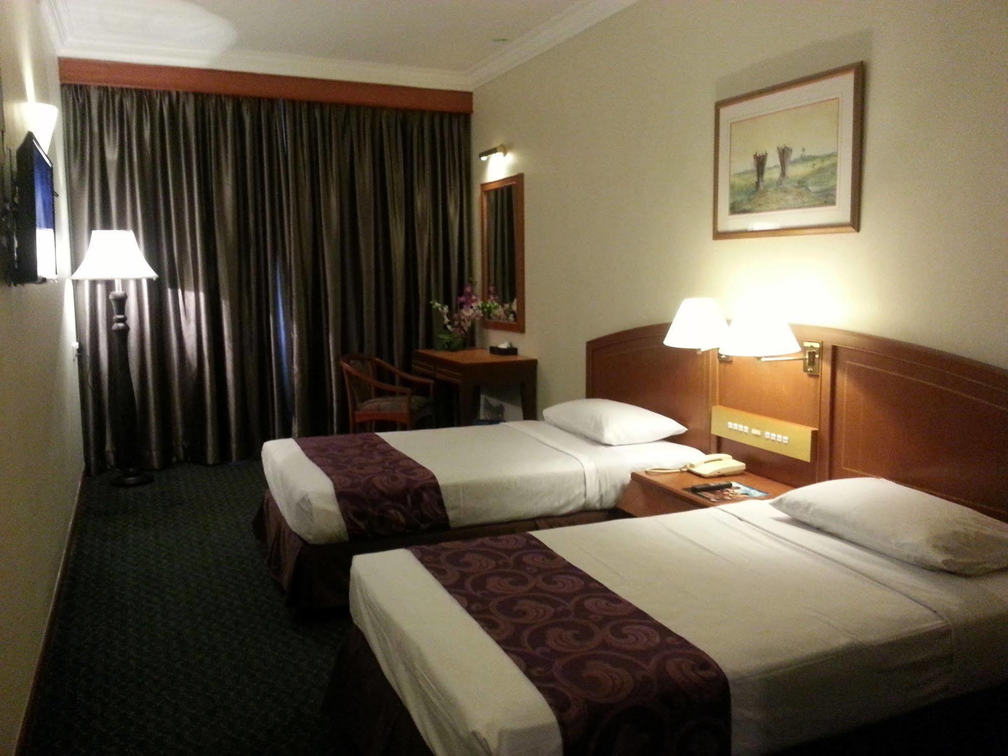 Orkid Hotel Melaka Exteriör bild